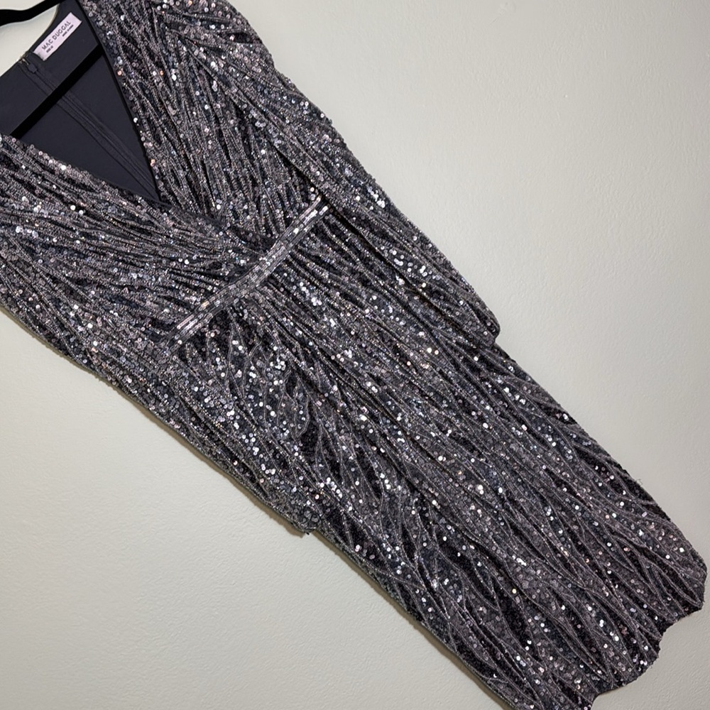 MAC DUGGAL sz 12 silver
Long Sleeve V Neck Beaded Cocktail Dress - Picture 5 of 15